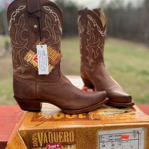 Brown Leather Cowboy Boots with Embroidered Details and Durable Soles